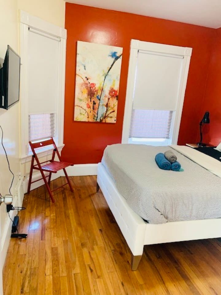 2423-nice-room-in-fed-hill-downtown/