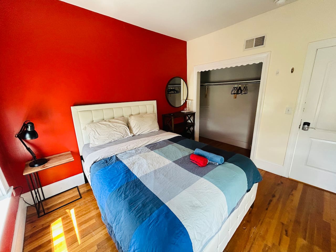 2423-nice-room-in-fed-hill-downtown/