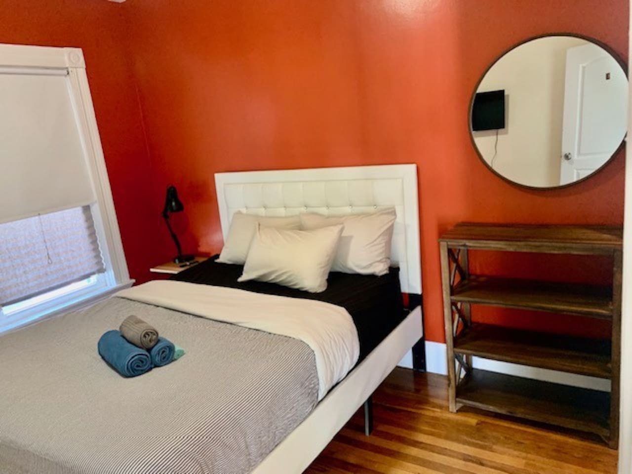 2423-nice-room-in-fed-hill-downtown/