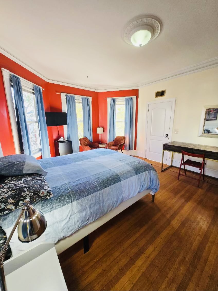 2425-spacious-room-with-private-bath-in-federal-hill/