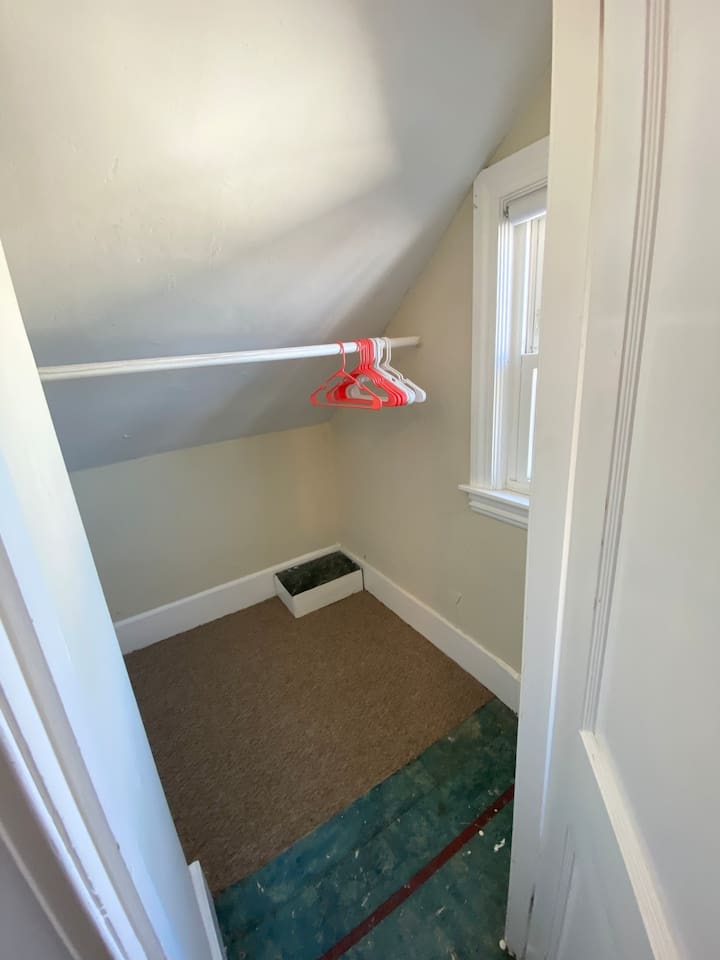 2431-big-room-in-federal-hill-downtown/