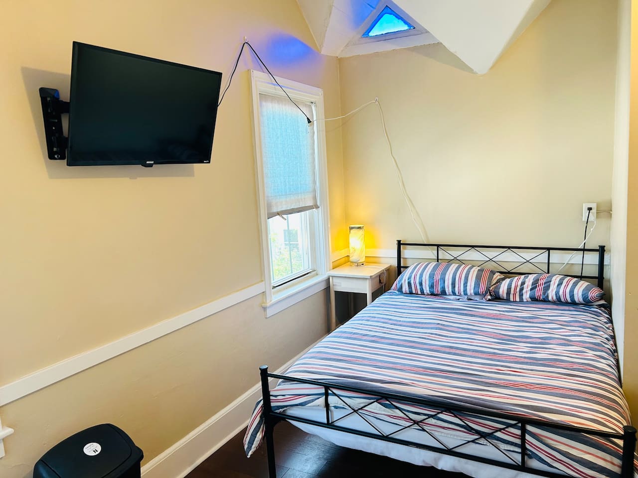 2431-big-room-in-federal-hill-downtown/