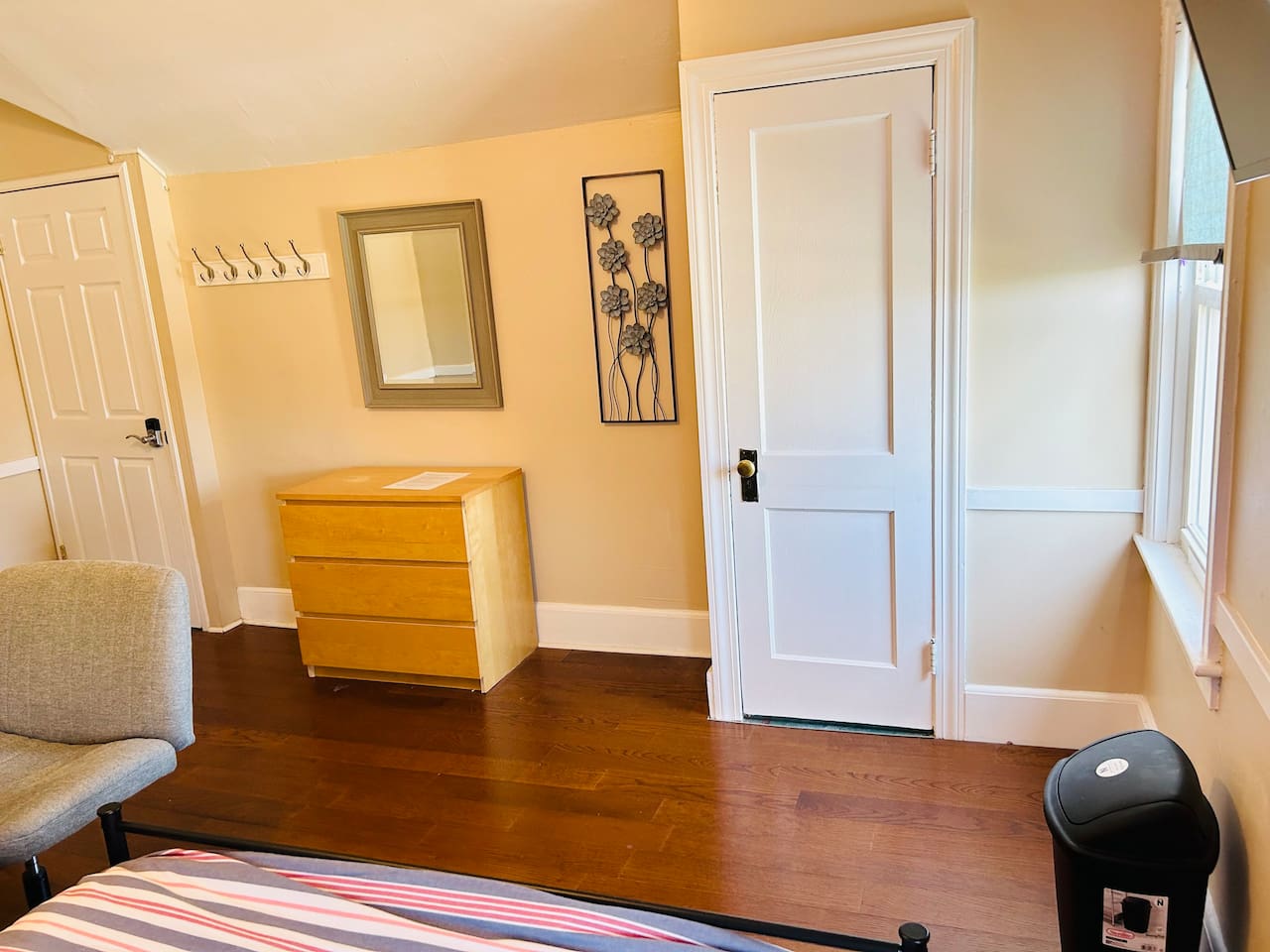 2431-big-room-in-federal-hill-downtown/