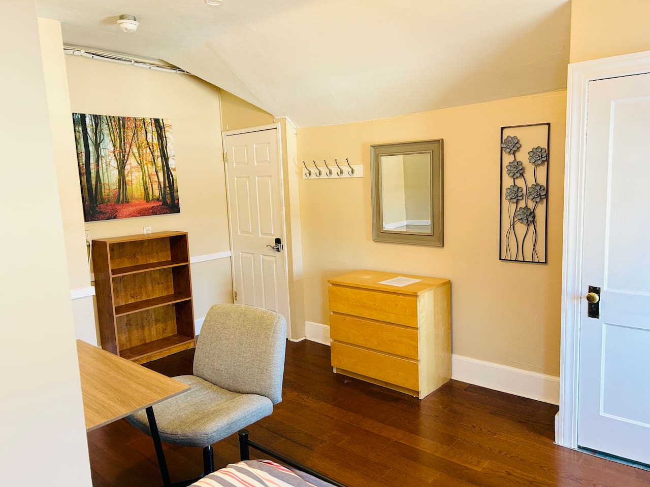 2431-big-room-in-federal-hill-downtown/