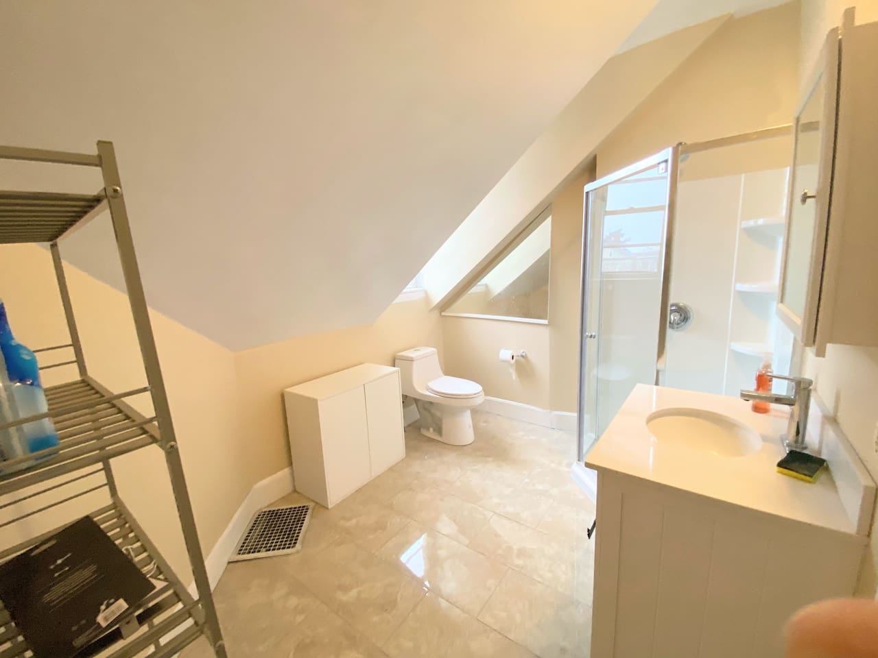 2431-big-room-in-federal-hill-downtown/