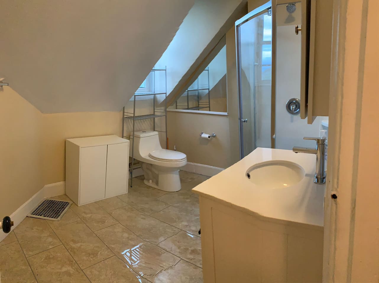 2433-nice-room-in-federal-hill-downtown/