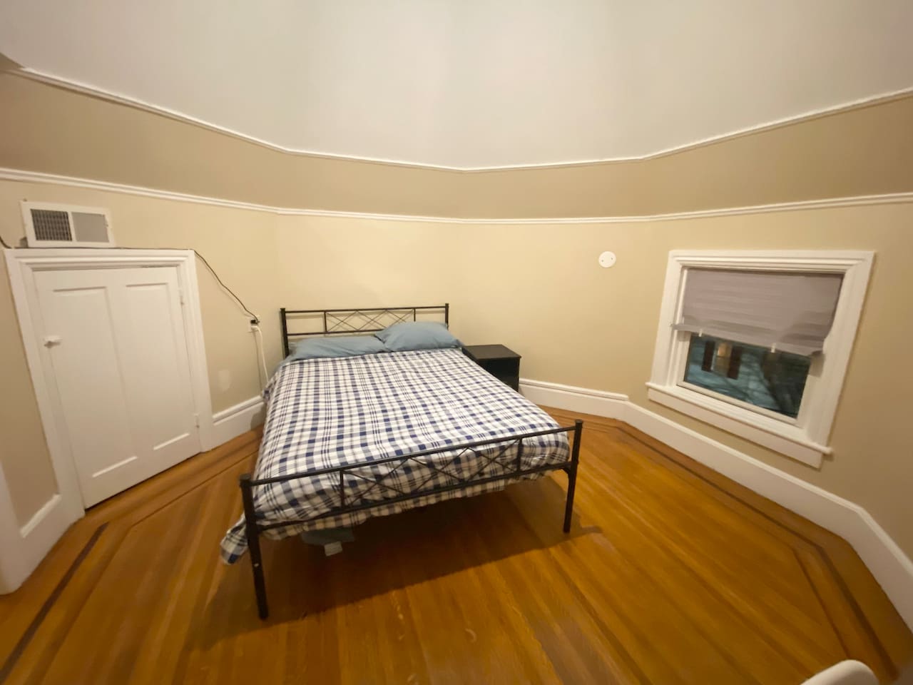 2433-nice-room-in-federal-hill-downtown/