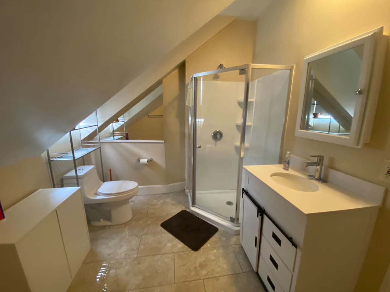 2434-spacious-room-federal-hill-next-to-downtown/