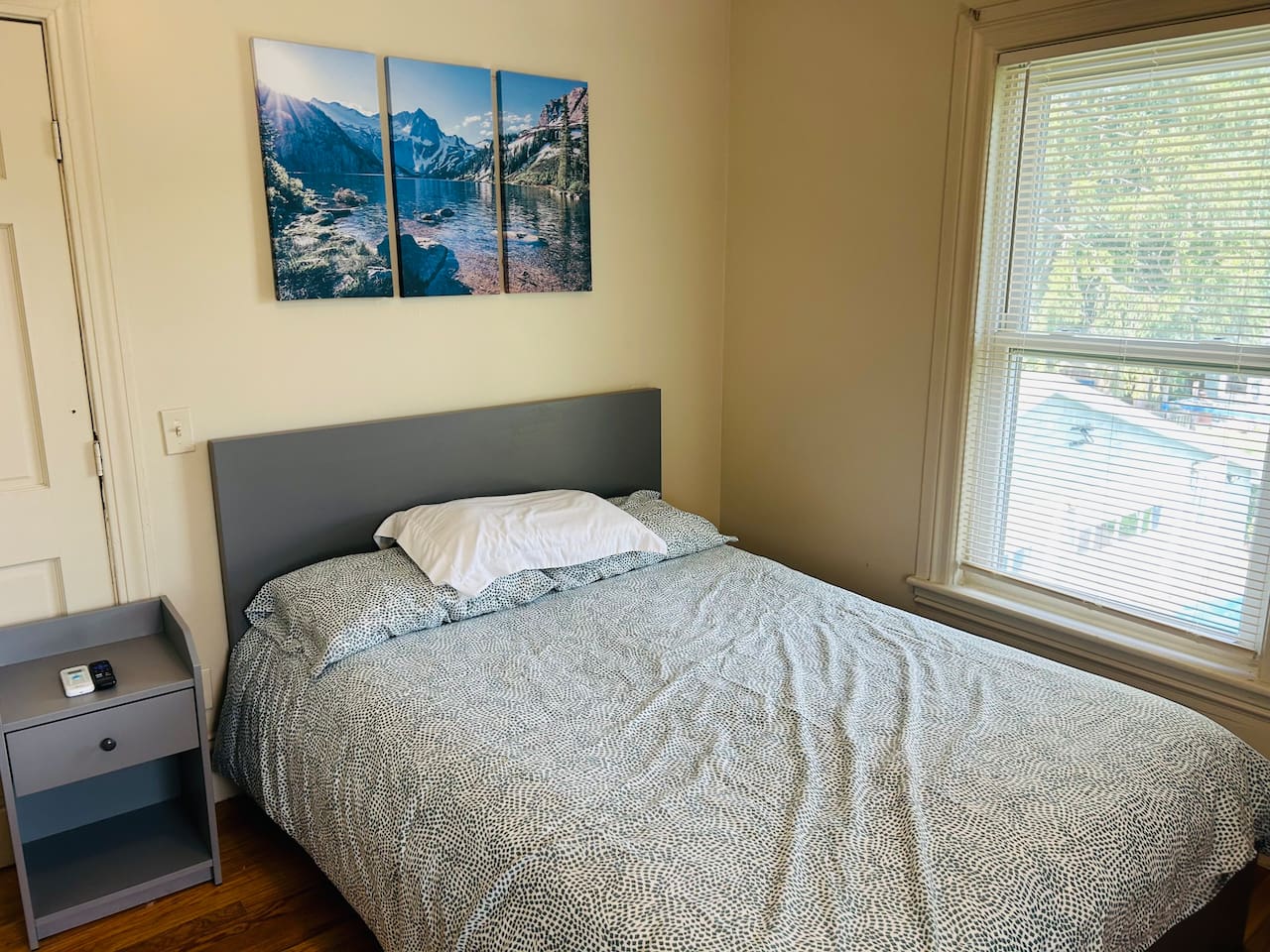 74 Nice bedroom in Lincoln