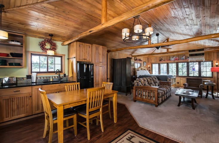 Experience a Renovated Vintage 1921 Cabin. #3119