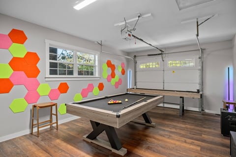 Game room: pool, shuffle board, karaoke, tv
