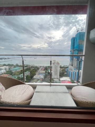 Luxury King 2BR 2BA w/Balcony Bayview Pool Netflix
