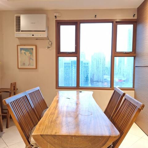 Luxury King 2BR 2BA w/Bayview Balcony Pool Netflix