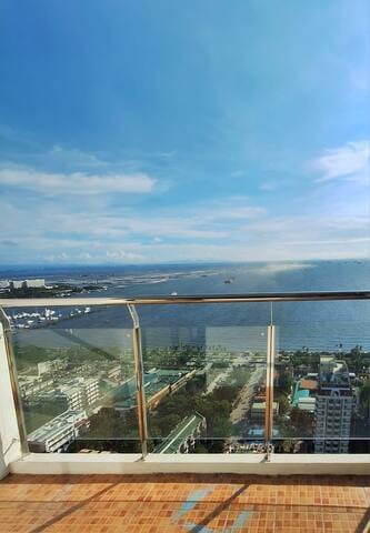 Superior King 1BR 1BA Balcony Bayview Pool Netflix
