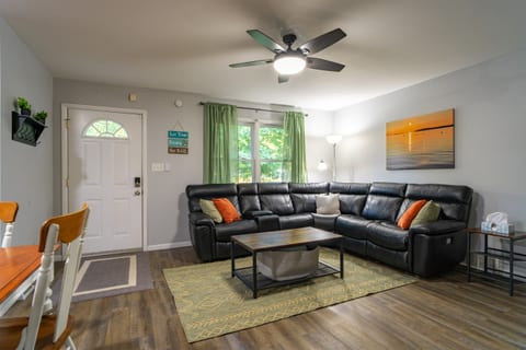 Coloma Retreat:Walk to Paw Paw w/ Fire Pit | Coloma, MI