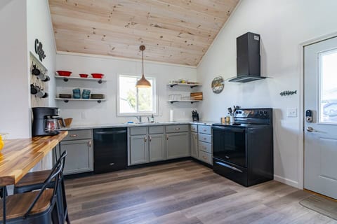 Renovated Retreat: Home in Huron, close to beaches | Huron, OH
