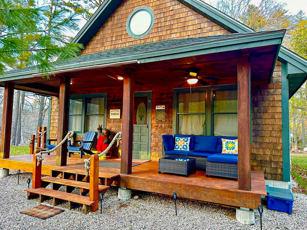 Belleau Lakeside Retreat! 500ft of Waterfront!