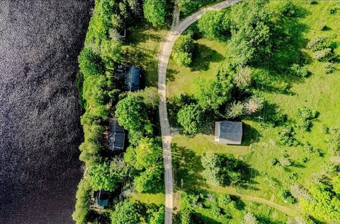Escanaba River Cozy Cabin