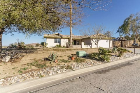 JT Library House: Close to JTNP! New spa Nov ‘24!