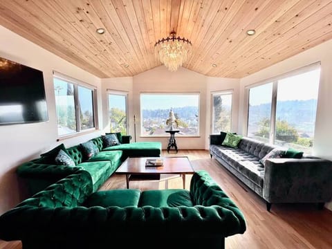 Los Angeles hilltop retreat, view DTLA