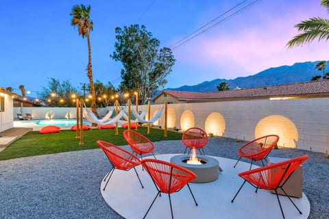 Backyard lounge w/ sculptural seating sets the scene for sunset conversations under desert skies.