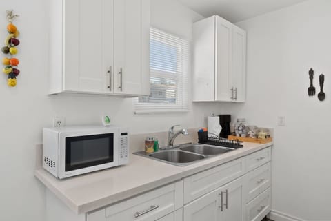 Sunny Suite on 43rd by Rather Be Properties. Ultimate Comfort & Convenience in Downtown San Diego