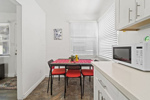 Sunny Suite on 43rd by Rather Be Properties. Ultimate Comfort & Convenience in Downtown San Diego
