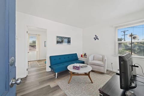 Azure Loft by Rather Be Properties. Discover urban charm on a budget in our sunlit topfloor retreat. Nestled in a prime San Diego location, every city attraction is at your doorstep.