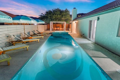 Rather Be Designer Casa: Pool+Spa Mural, Game Room, Desert Hot Springs by Rather Be Properties