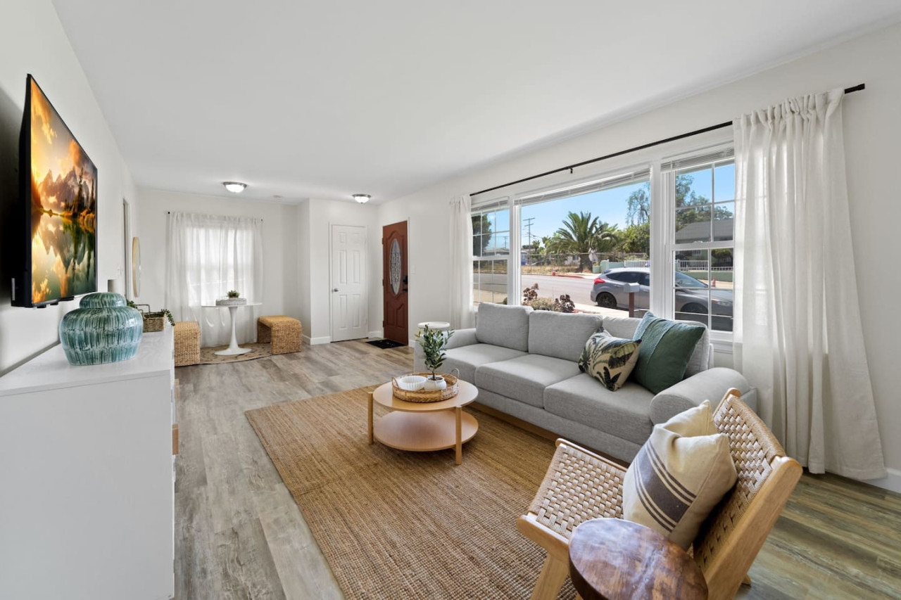 Modern Comforts, City Views in Prime Location San Diego by Rather Be Properties
