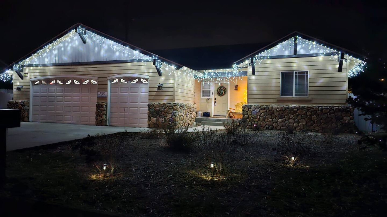 Hot Tub, Fun & Games For Families, Fenced Yard, Pet Friendly cabin in Big Bear. Maple Ridge by Rather Be Properties