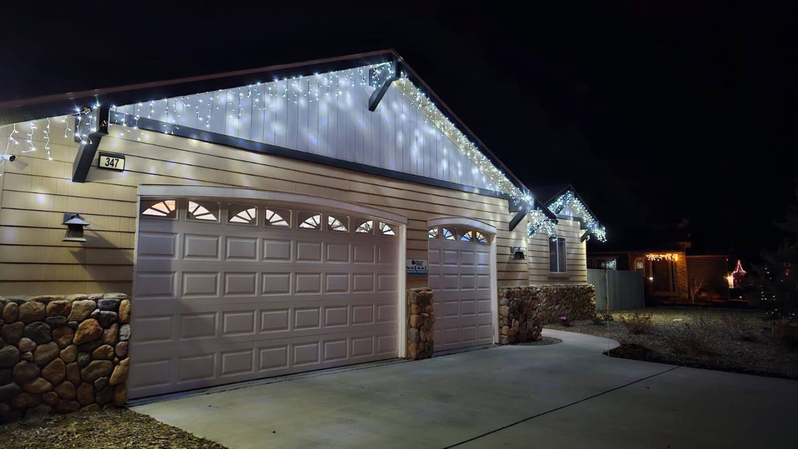 Hot Tub, Fun & Games For Families, Fenced Yard, Pet Friendly cabin in Big Bear. Maple Ridge by Rather Be Properties