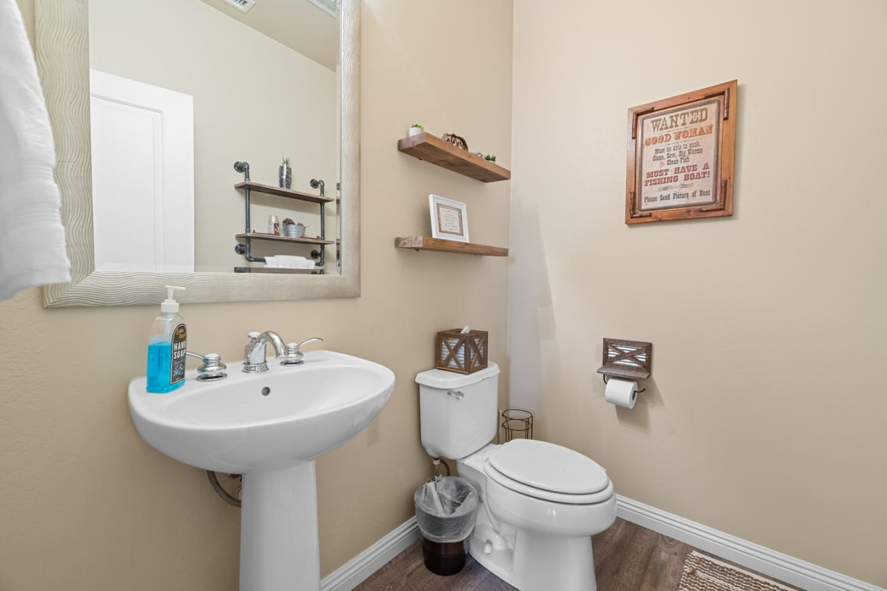 Hot Tub, Fun & Games For Families, Fenced Yard, Pet Friendly cabin in Big Bear. Maple Ridge by Rather Be Properties