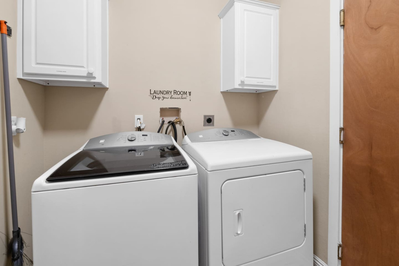 Hot Tub, Fun & Games For Families, Fenced Yard, Pet Friendly cabin in Big Bear. Maple Ridge by Rather Be Properties