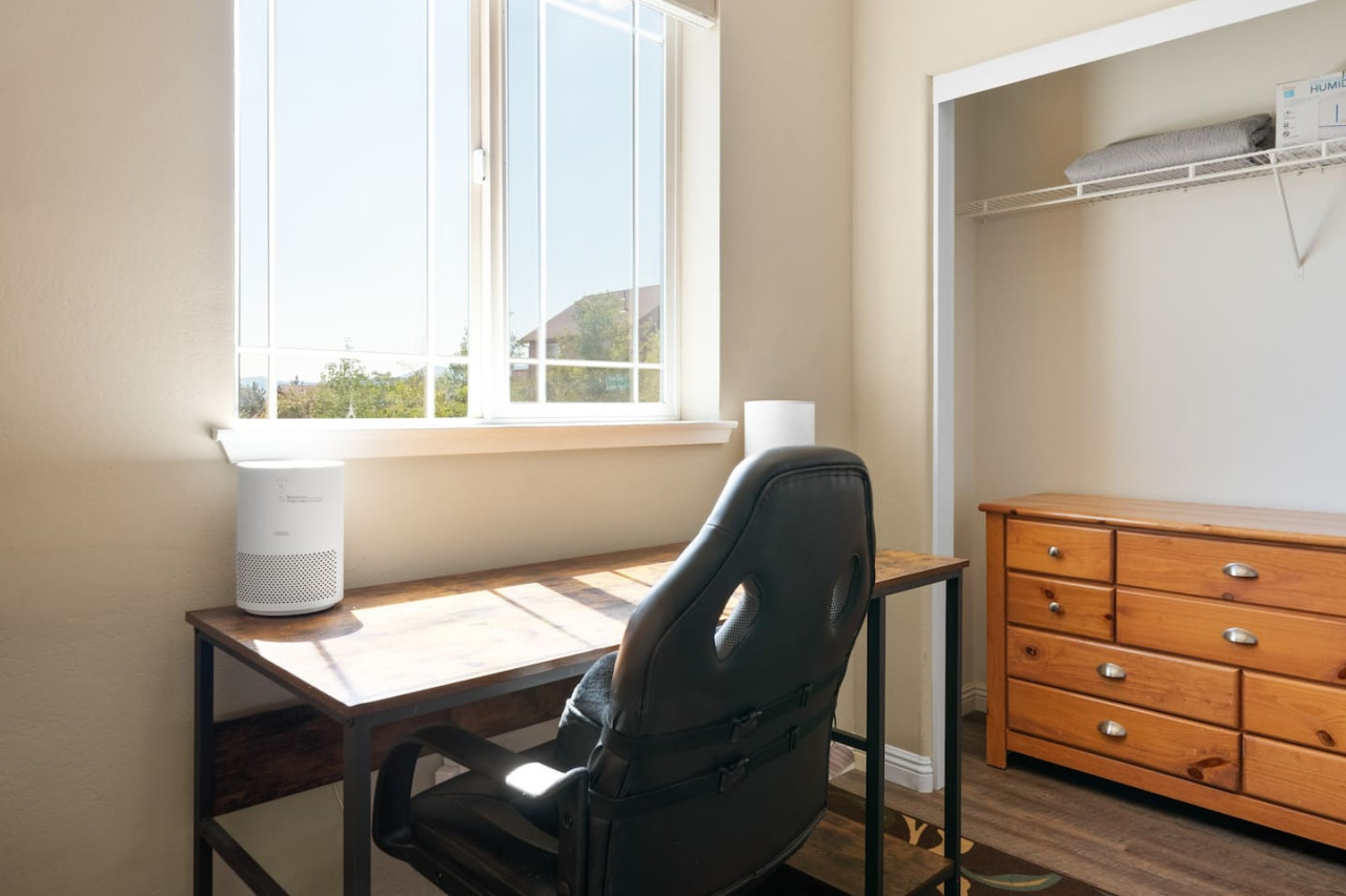 Hot Tub, Fun & Games For Families, Fenced Yard, Pet Friendly cabin in Big Bear. Maple Ridge by Rather Be Properties