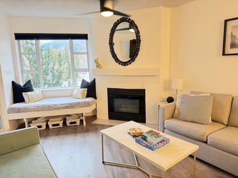 Large 1BR in Village -Hot Tub, Patio, Free Parking