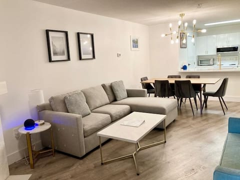 Large 1BR in Village -Hot Tub, Patio, Free Parking