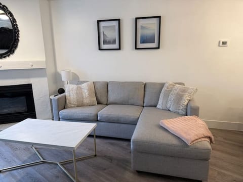 Large 1BR in Village -Hot Tub, Patio, Free Parking