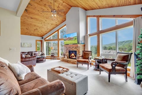 Redroof Ellicottville Chalet sauna 8' hot tub