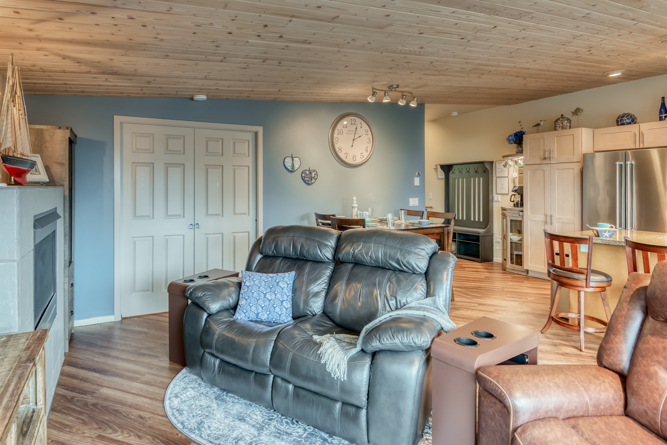 Comfortable Living Room Seating