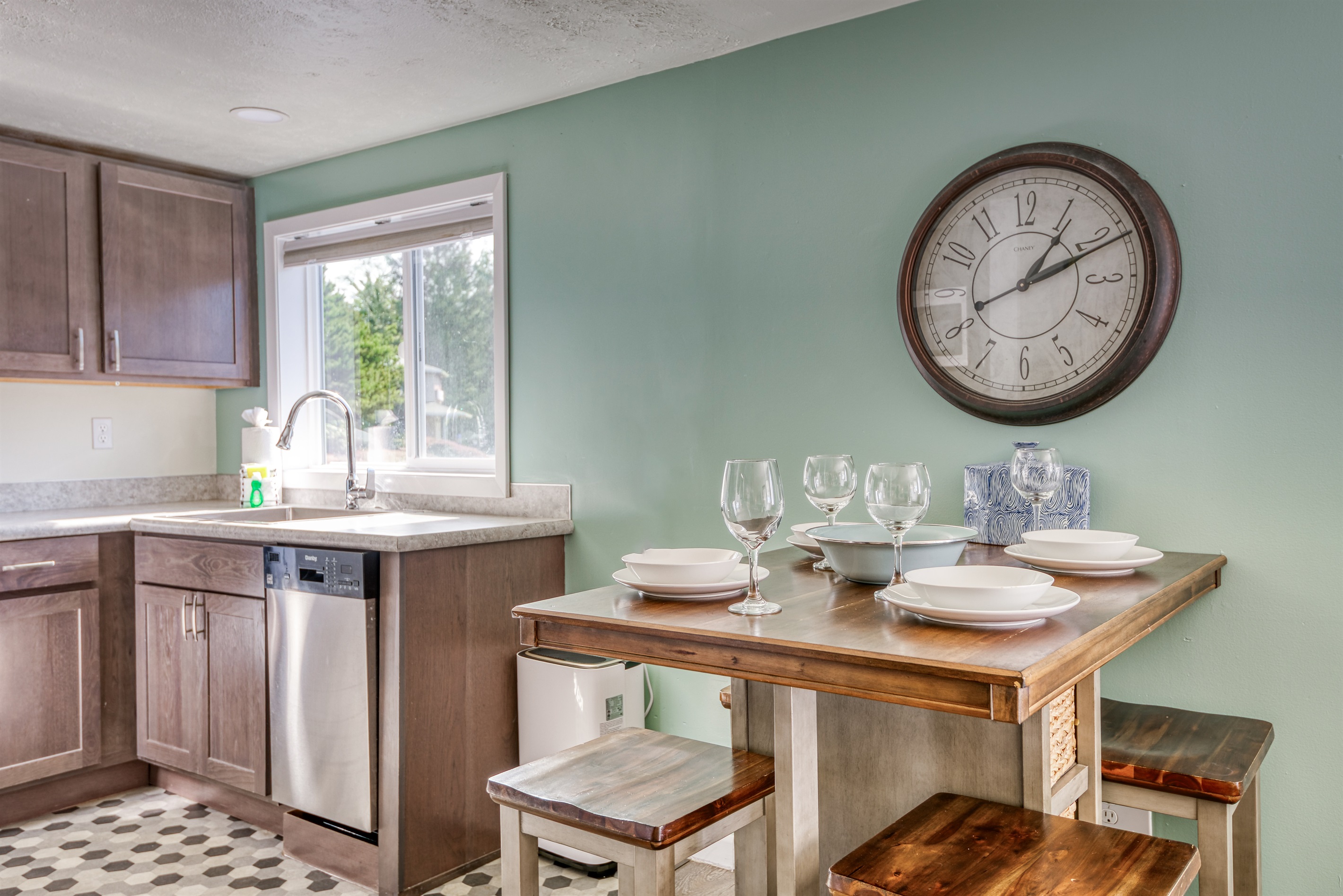 S1 - Epic @ Surf Inn - Tillamook