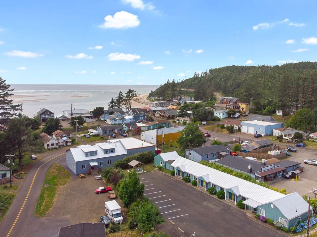 S2 - Cowabunga @ Surf Inn - 2 Bed 2 Bath - Tillamook