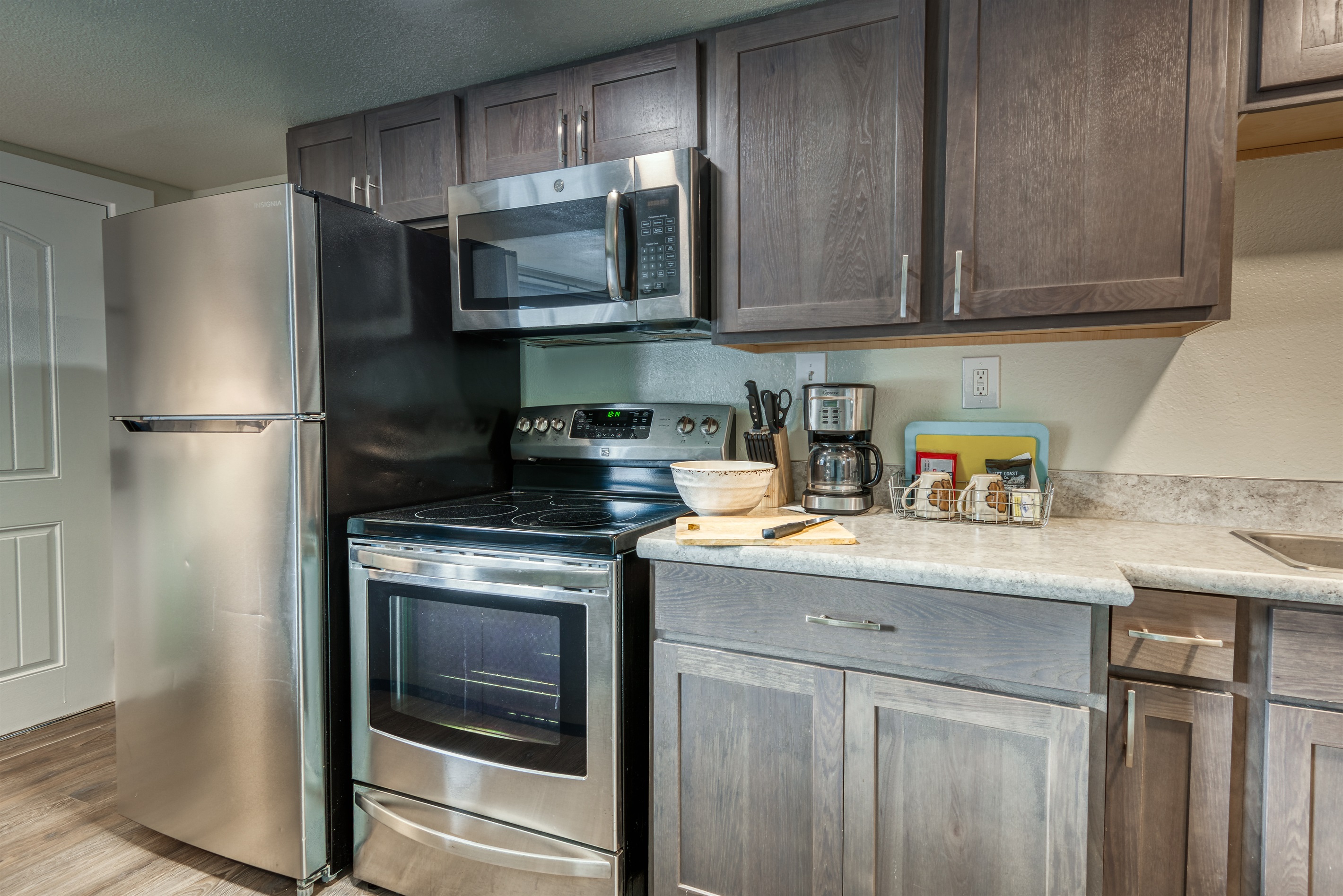 S4 - Kickin Out @ Surf Inn - Tillamook