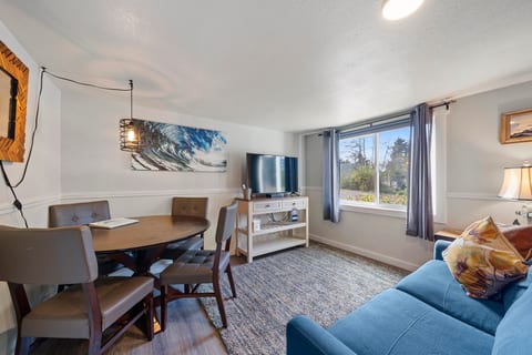 S4 - Kickin Out - Surf Inn