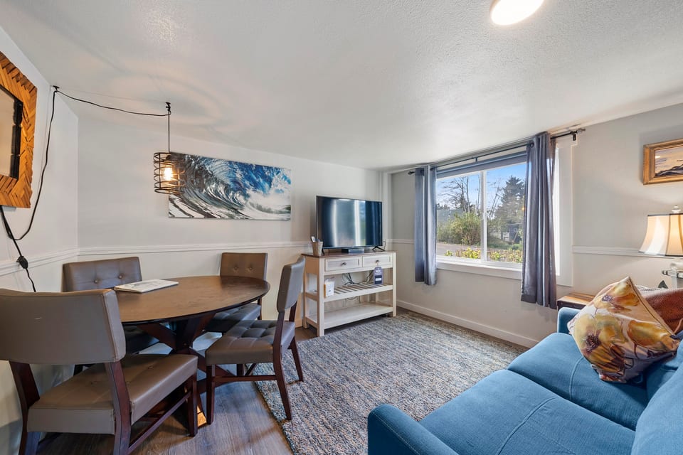 S4 - Kickin Out - Surf Inn - Tillamook