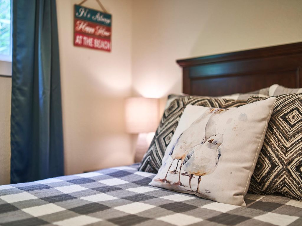 Queen Bedroom (decor changes)