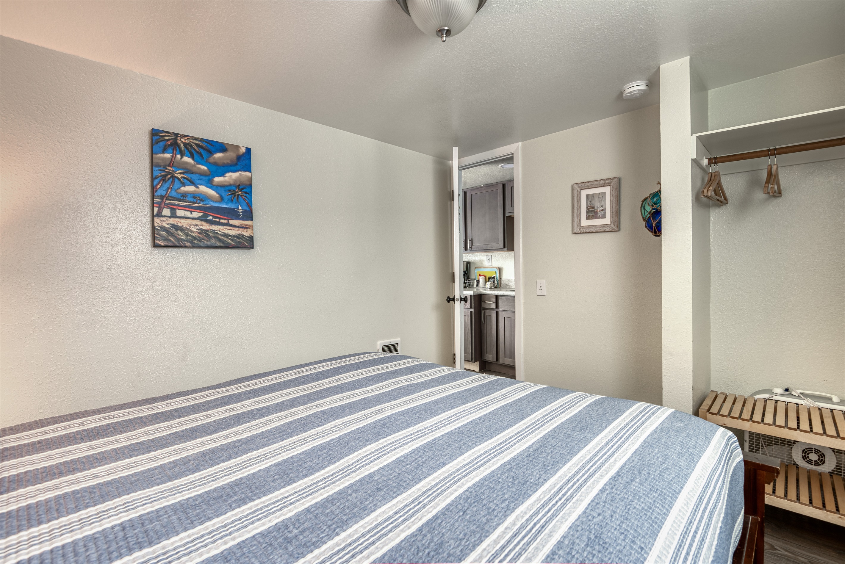 S4 - Kickin Out @ Surf Inn - Tillamook