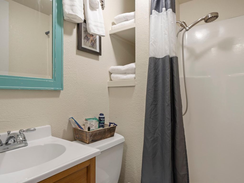 S4 - Kickin Out @ Surf Inn - Tillamook