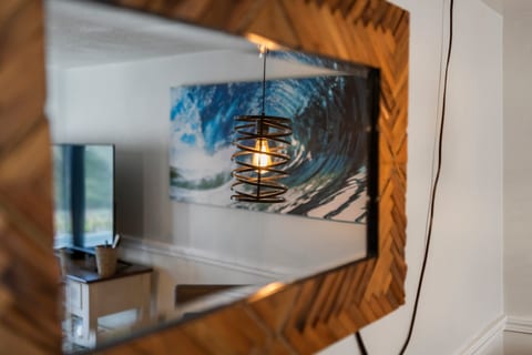 S4 - Kickin Out - Surf Inn