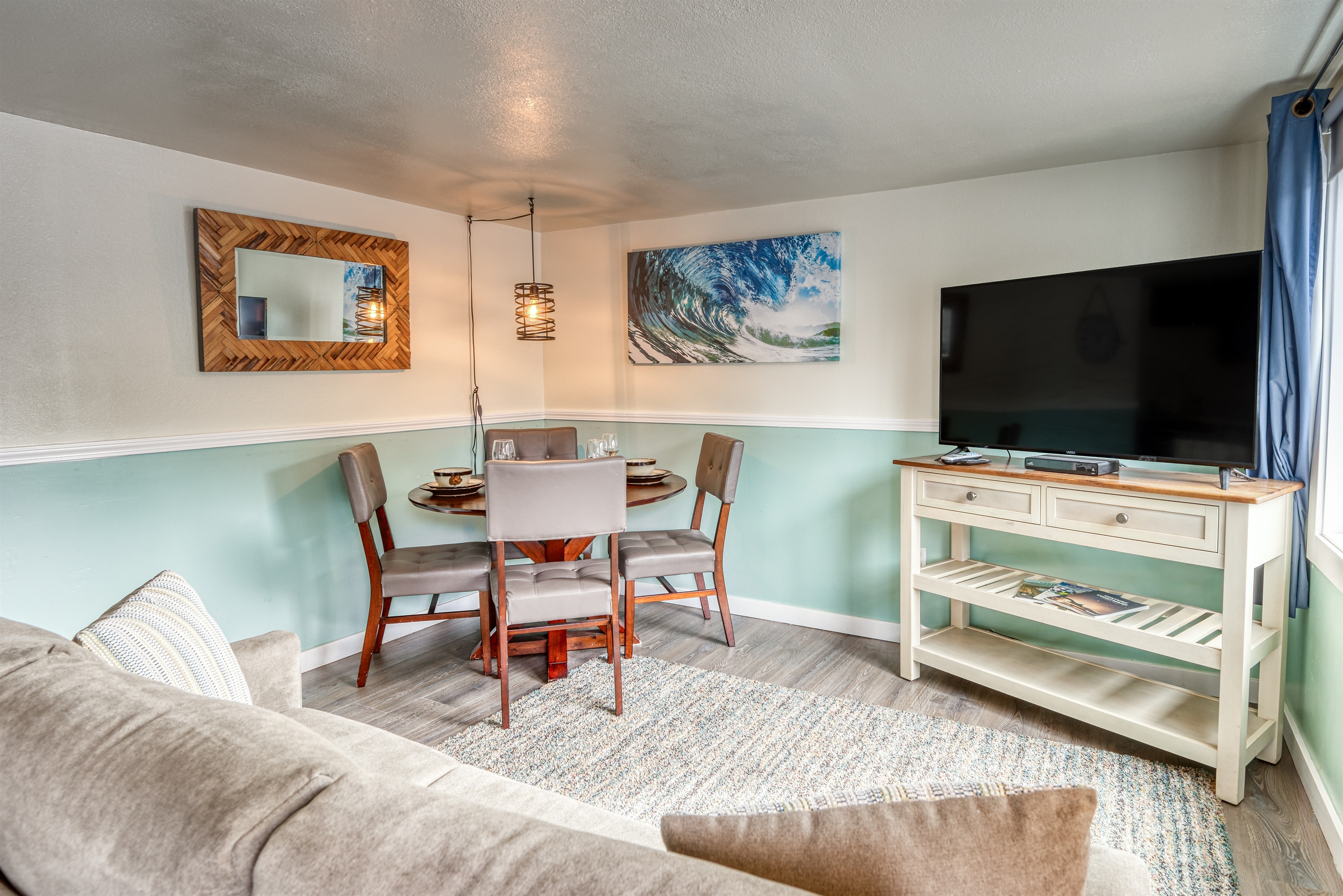 S4 - Kickin Out @ Surf Inn - Tillamook